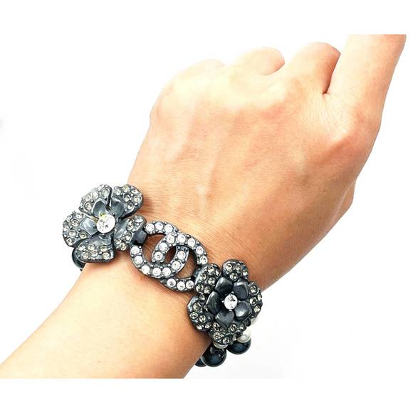 CHANEL Vintage Rare Gunmetal CC Flower Crystal Grey Pearl 3 Strand Bracelet - Picture 3 of 4